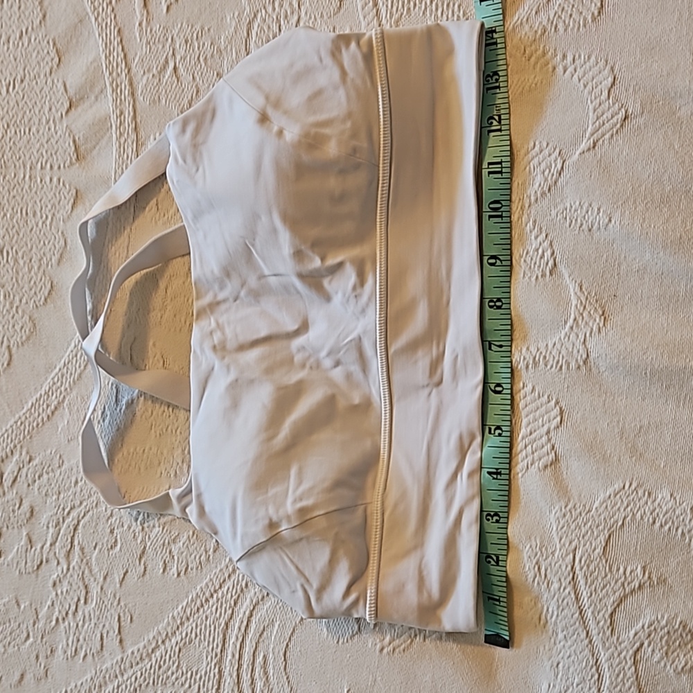 Beautiful White Lululemon Sports Bra
